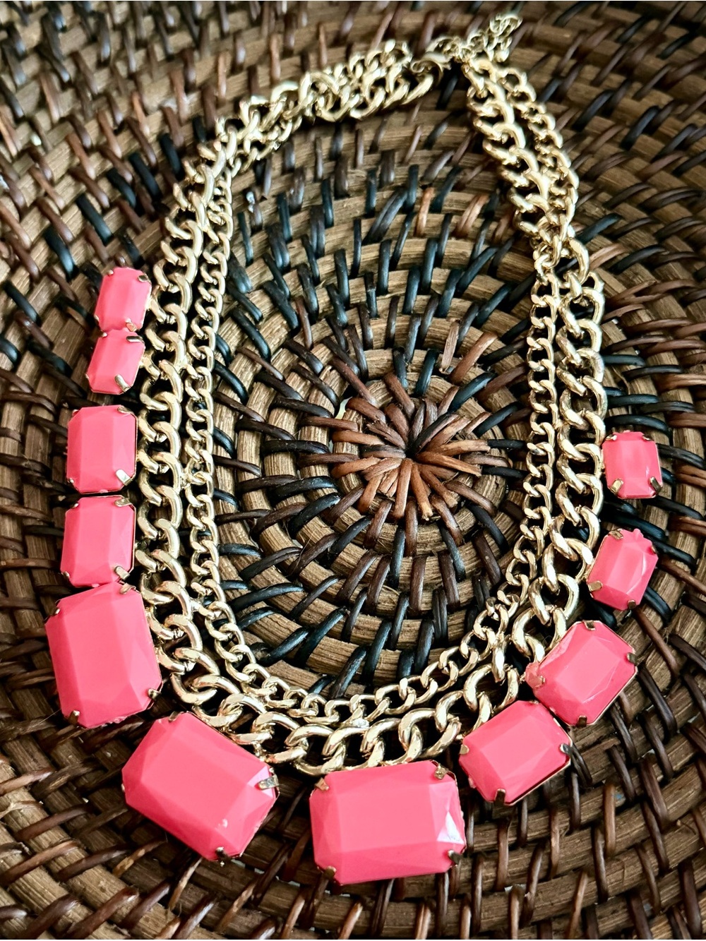 Source Unknown Gold Chain Necklace with Coral Pink Stones